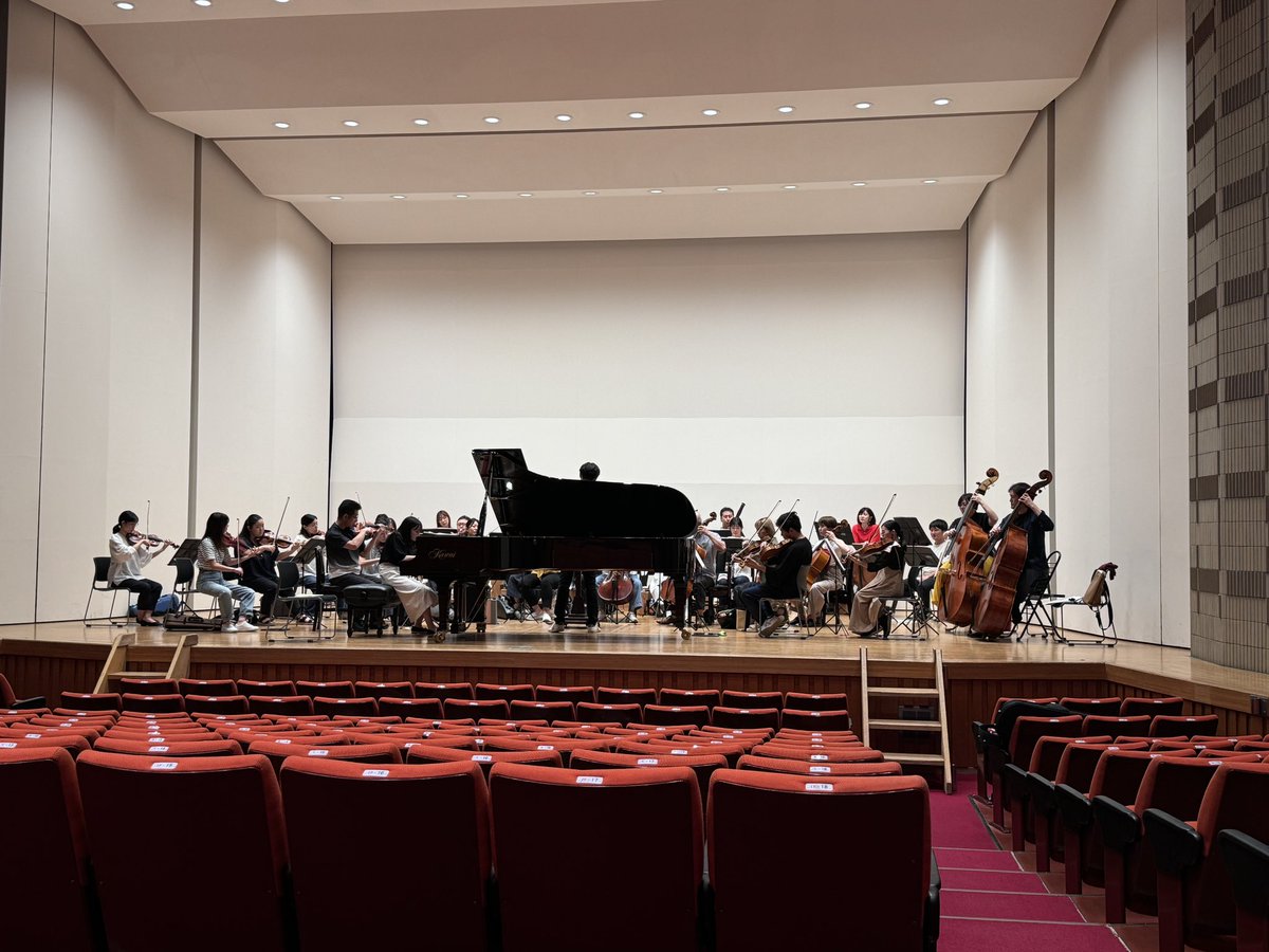 コンチェルトシリーズvol.22
本日からリハーサル🎻

塚本芙美香氏のブラームス/ピアノ協奏曲第1番は必聴です...‼️