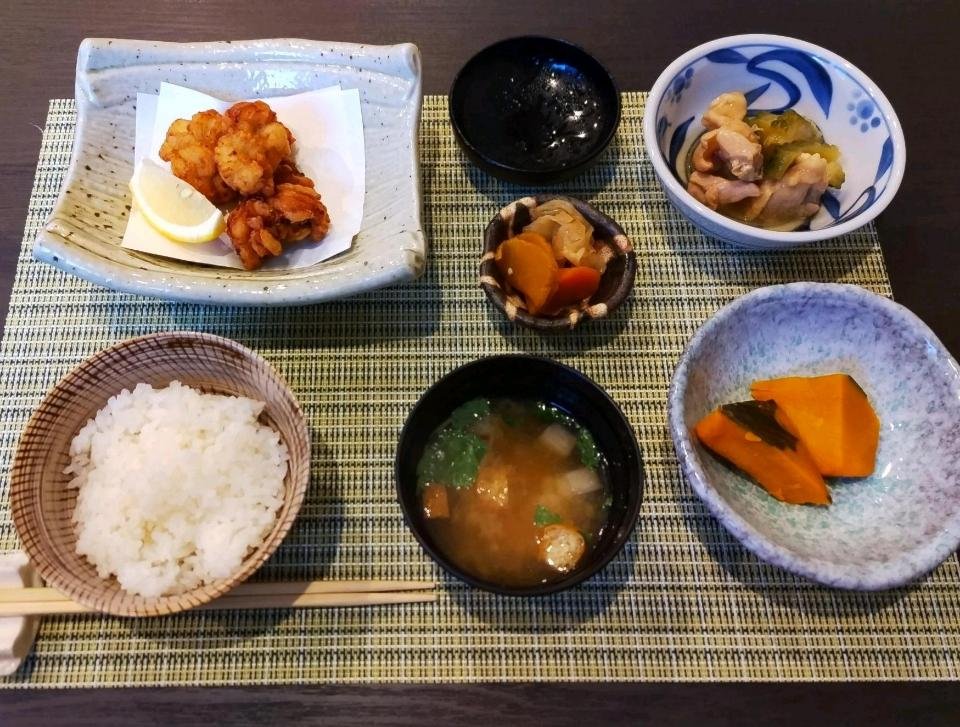 enoki124's tweet image. 井土ヶ谷　悠久三心大和路　日替わりランチ¥1375　サラダ、コーヒー、デザート付き