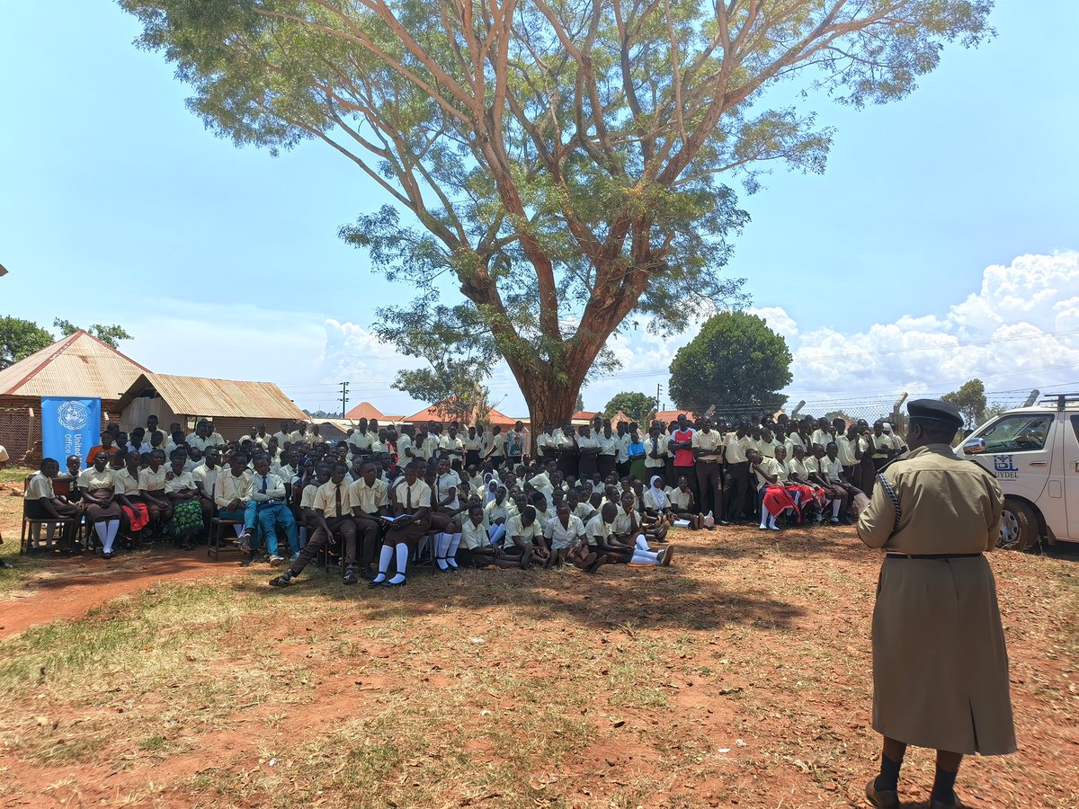 KinobiMoses's tweet photo. @uydel_2019 Reaching out to schools in Rural areas together with Uganda Police and @UNODC_EA to spread information on prevention of crime,violence and drugs at Mutumba SEED S.S Namayingo. https://t.co/aazyBLVgr2