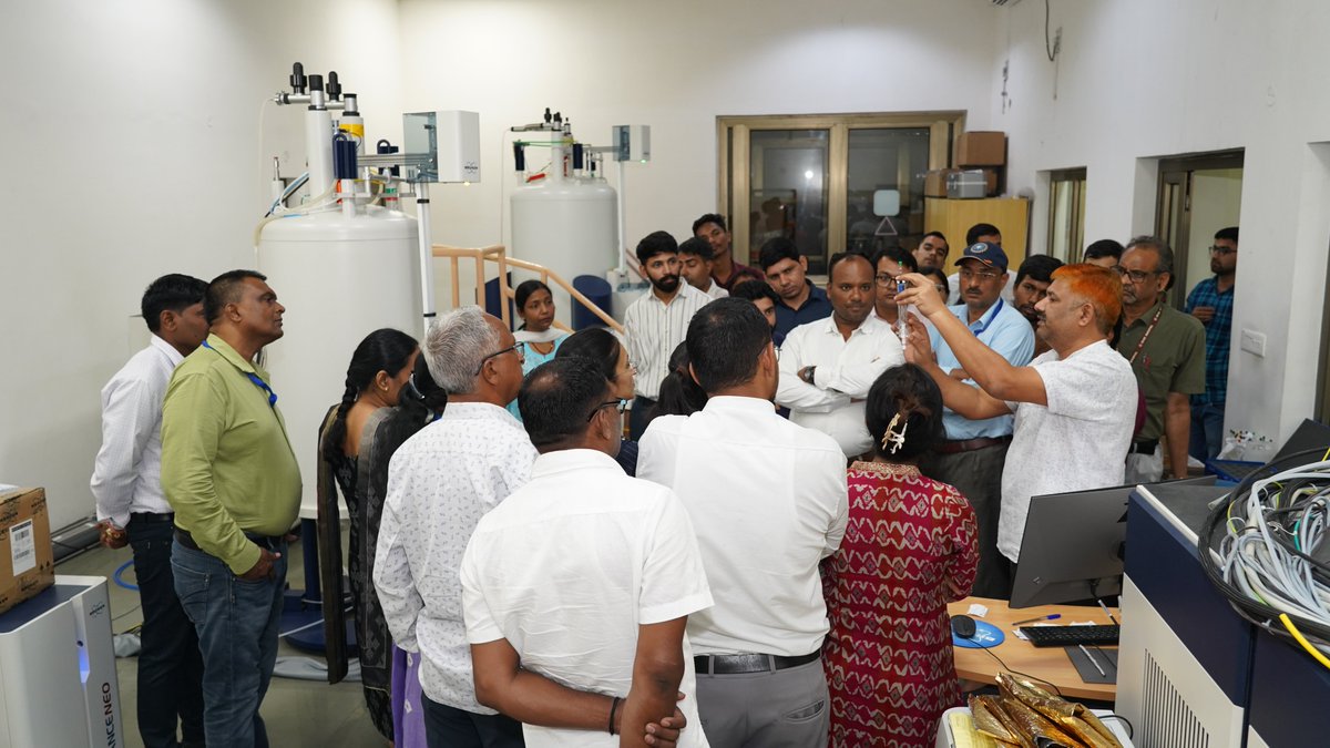 CS2_IISERB's tweet image. IISER Bhopal hosted participants of NITTTR Bhopal’s Faculty Training Programme NC-MP-109: Semiconductor Science & Technology on Sept 23, 2025.
🔹Talk by Prof. J. Sankar, Head CS2
🔹Visit to CIF
🔹EECS lab tours
A glimpse into our research & innovation ecosystem!
