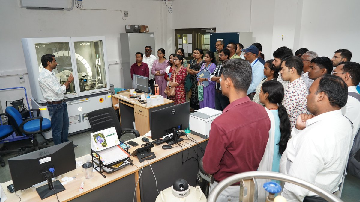 CS2_IISERB's tweet image. IISER Bhopal hosted participants of NITTTR Bhopal’s Faculty Training Programme NC-MP-109: Semiconductor Science & Technology on Sept 23, 2025.
🔹Talk by Prof. J. Sankar, Head CS2
🔹Visit to CIF
🔹EECS lab tours
A glimpse into our research & innovation ecosystem!