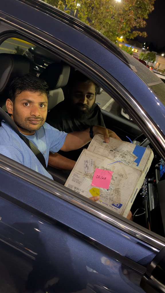 Sharatsays2's tweet photo. SEATTLE CULTS AND FANS are truly our HUNGRY CHEETAH’s at the border 

Drives arrived at 9 PM PST and they delivered all of them at 10 PM PST due to excellent coordination among them 

Was so seamless working with them. All of them are a true definition of what Pawankalyan has earned over the last 25 years 

Thank you so much guys 

Me green mountains laga meru kuda we heights ki ayina veltharu ani prove chesaru

#TheyCallhimOG #OG