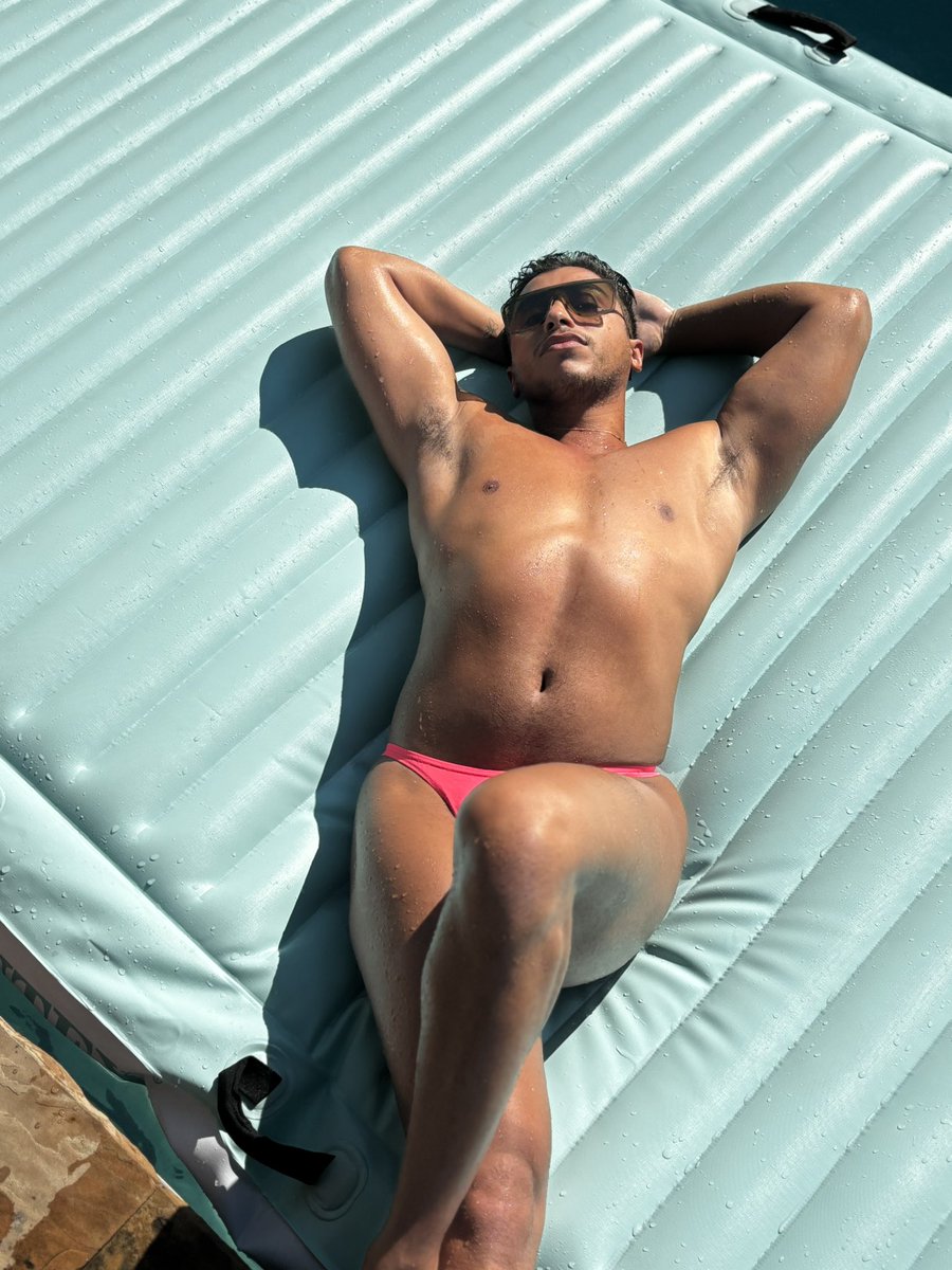 MostlyBottom tweet media