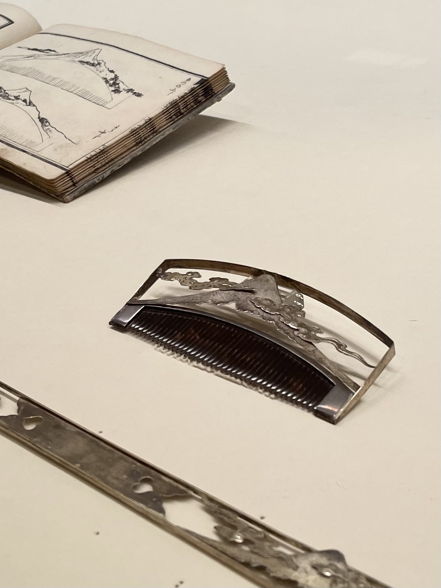 骨董　手鏡　かがみ　富士山彫刻 漆箱　金彩　江戸 骨董 手鏡 かがみ 富士山彫刻 漆箱 金彩 江戸