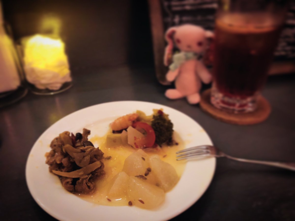 昨日は魔女修行『宿題の鈴蘭を完成させる会』へ
楽しくお喋り&amp;美味しいおやつをいただきながらとはいえ、ひたすら手は動かしていたはずなのに完成にはいたらず…

その後の可愛いもの探求やご飯会にも参加で終電一本前で帰宅

お会いできた皆さまありがとうございました♡

ひたすら楽しかったです🌸🍪