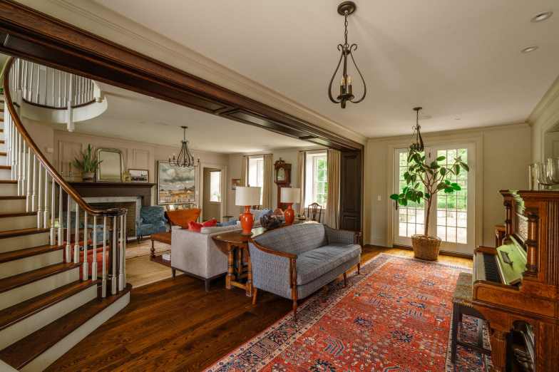 MansionGlobal's tweet image. There are historic homes—and then there&apos;s this!

A Pennsylvania home where George Washington stayed during the Revolutionary War is for sale for $3.295 million. trib.al/Pa72H1e