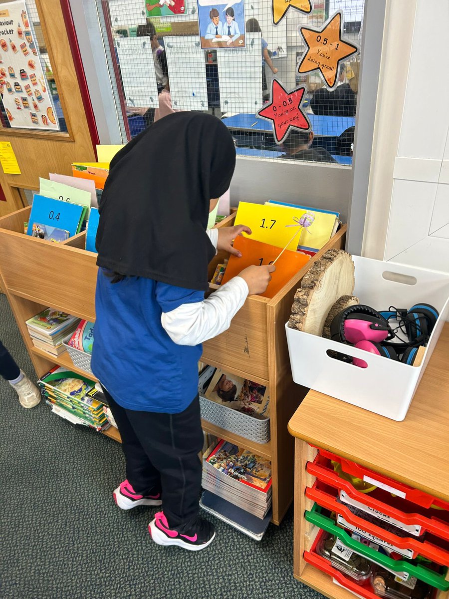 Rowlatts_TMET's tweet image. Last week, Year 2 explored the Easter story in RE and learned how Christians celebrate this special time. They wrapped up their learning with a fun Easter egg hunt and some beautifully decorated eggs! 🐣🎨🌸 #EasterLearning #Year2Fun @MrsRPatelRMPA @MissVarachhia_