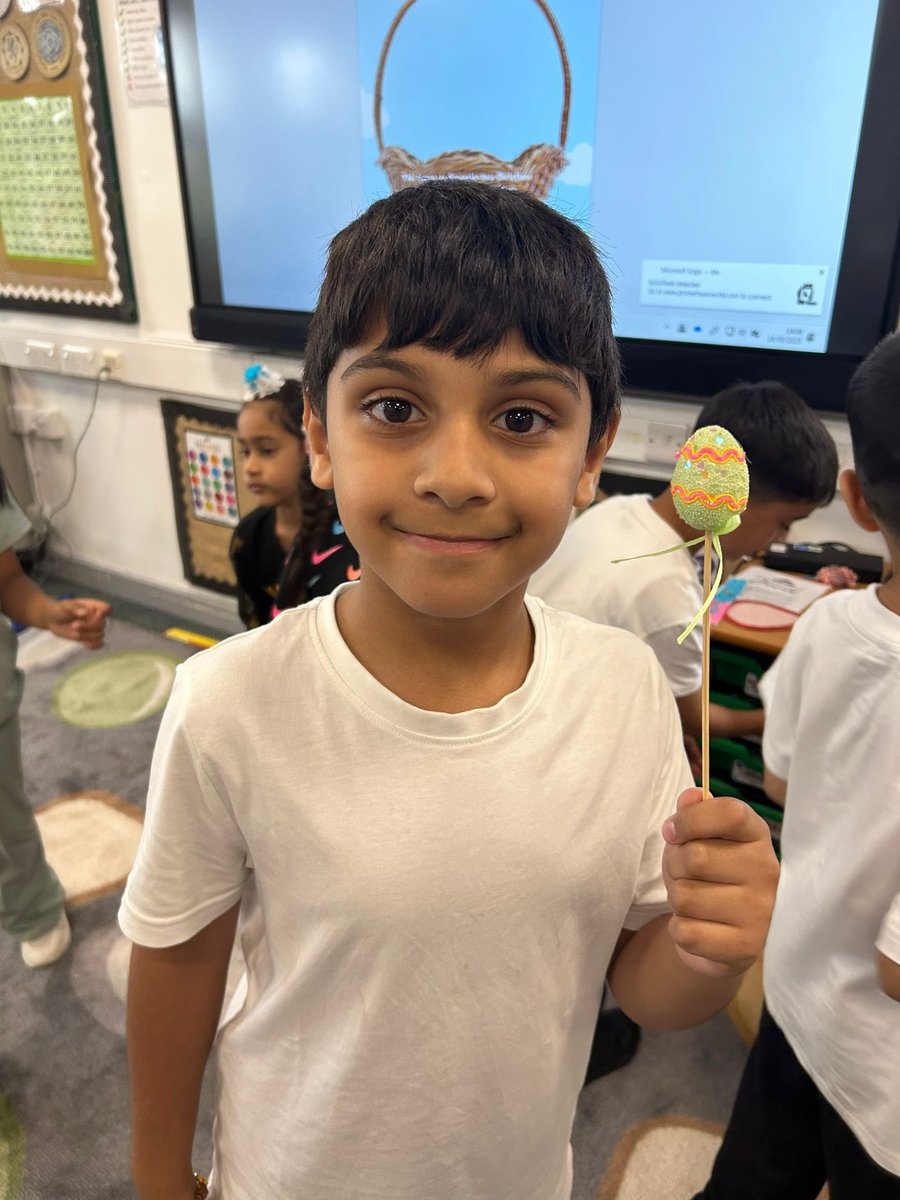 Rowlatts_TMET's tweet image. Last week, Year 2 explored the Easter story in RE and learned how Christians celebrate this special time. They wrapped up their learning with a fun Easter egg hunt and some beautifully decorated eggs! 🐣🎨🌸 #EasterLearning #Year2Fun @MrsRPatelRMPA @MissVarachhia_
