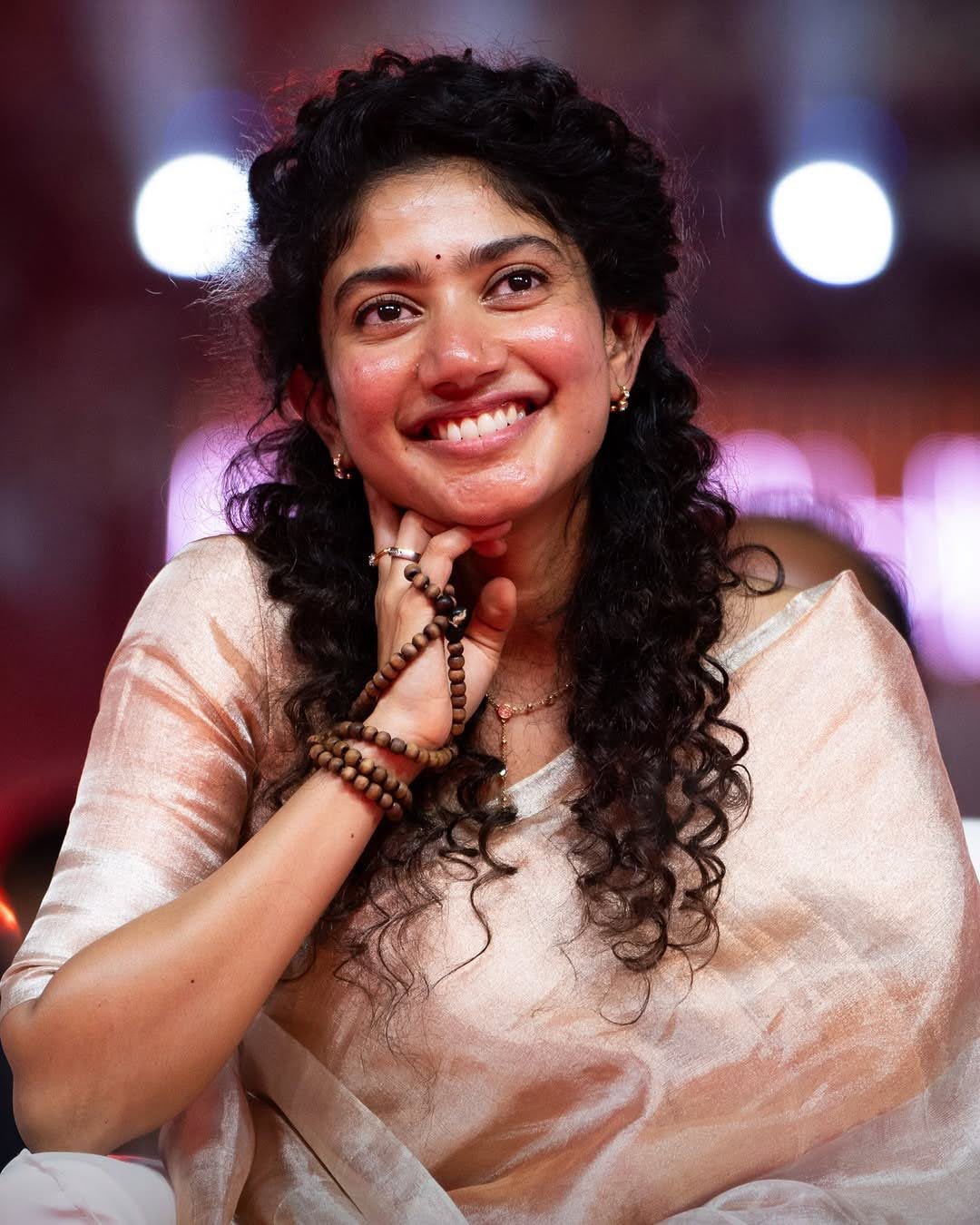 Image Beautiful Actress Sai Pallavi Hot Mallu Aunty SaiPallavi heroine | iiQ8 Entertainment