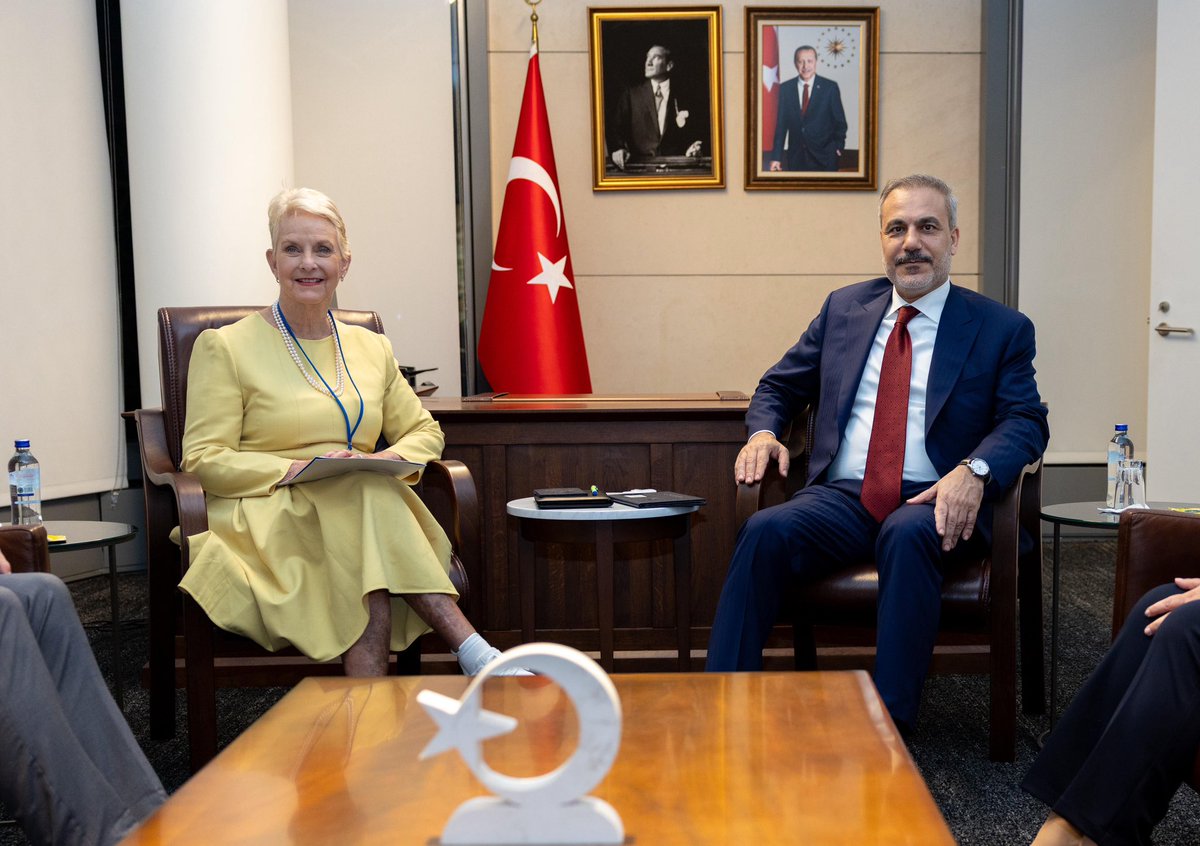 Bakanımız <a href="/HakanFidan/">Hakan Fidan</a>, BM Dünya Gıda Programı İcra Direktörü Cindy McCain'i New York’ta Türkevi'nde kabul etti.