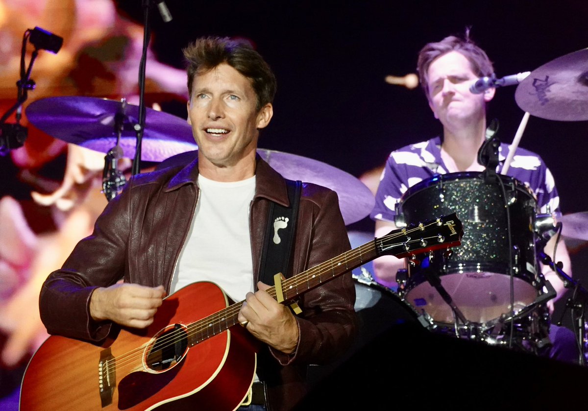 gittisun's tweet photo. When music becomes love… THANK YOU for an incredible summer! 🙏🏼
@JamesBlunt

These are the moments I treasure most, where time stands still and happiness 
grows…

James Blunt - Tears and Rain live #HeitereOpenAir

https://t.co/Dt7ry5beqL

#JamesBlunt
#Zofingen
#BackToBedlam20th https://t.co/2ShVlv5ZFm