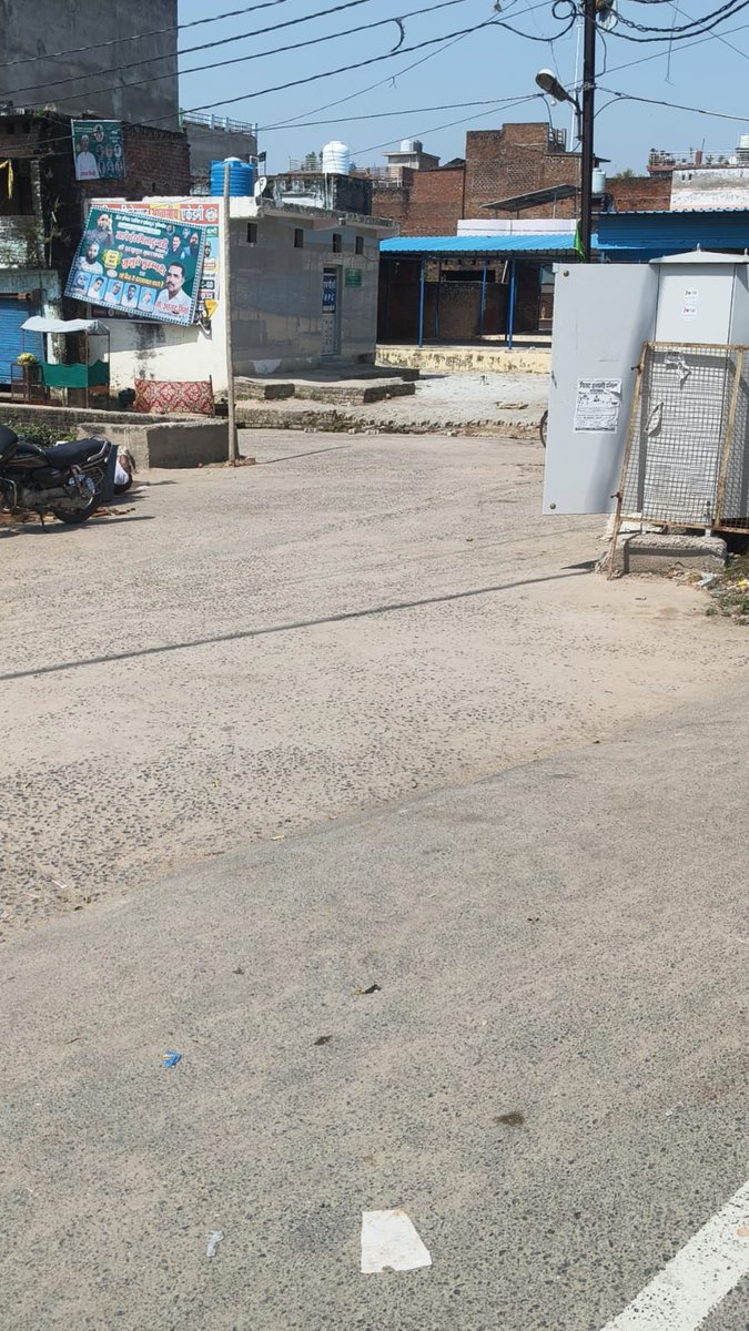 bhanu011999's tweet image. यहां ऐसा कोई बैनर नहीं लगा हुआ है। जिसके फोटो वीडियो आपके  सामने है। कृपया कर भ्रामक पोस्ट न करें। मैं खुद ही मौके पर मौजूद हूँ।