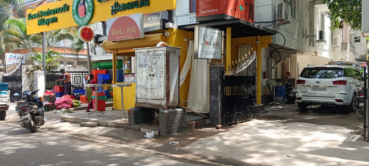 jsamdaniel's tweet image. The electricity Dept has illegally shifted this electricity distribution box to the pedestrian walk so this store cud encroach the entire stretch, endangering  pedestrians @ 21,CIT Colony I Main Road, Mylapore,Chenna. Stop this @TANGEDCO_Offcl @GCC @chennaipolice_ @tnpoliceoffl