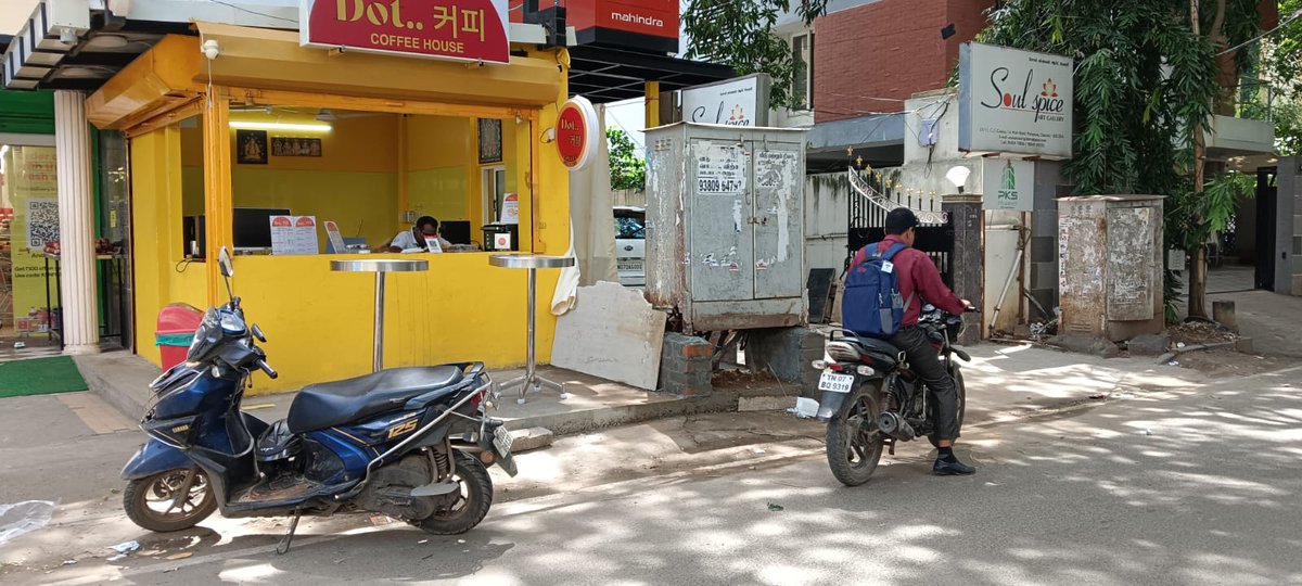 jsamdaniel's tweet image. The electricity Dept has illegally shifted this electricity distribution box to the pedestrian walk so this store cud encroach the entire stretch, endangering  pedestrians @ 21,CIT Colony I Main Road, Mylapore,Chenna. Stop this @TANGEDCO_Offcl @GCC @chennaipolice_ @tnpoliceoffl