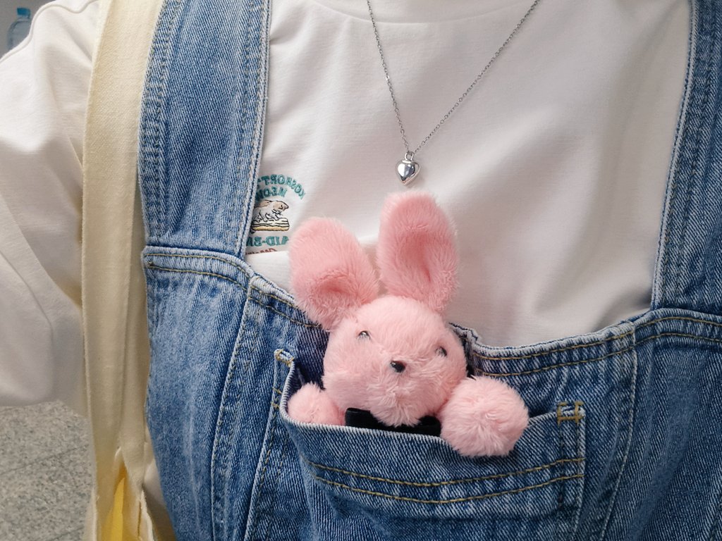 _FlowerPowder's tweet image. 이러고 서울구경 하러 갔음. 누가 자꾸 말 거는 것 같긴한데... 기분탓이겠디