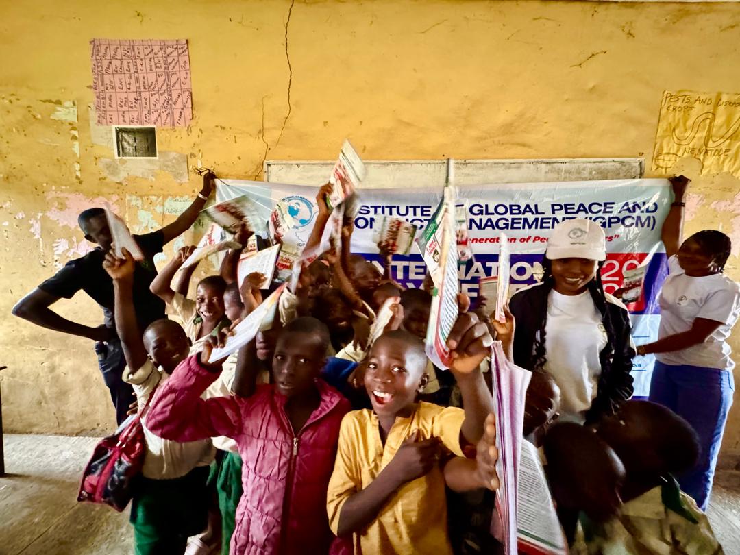igpcm88701's tweet photo. Do not DISCRIMINATE!
Do not FIGHT!
Always Choose PEACE!
At LEA Primary school, Sauka Abuja
#InternationalDayOfPeace #peaceinschools #twitter #igpcm https://t.co/Wv1jkGjYq2