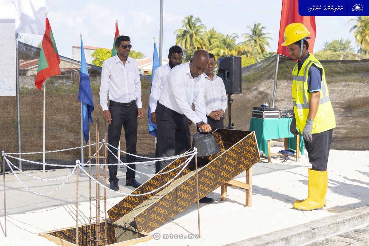 A ceremony was held today to officially commence the Th. Vilufushi Hospital Development Project.

His Excellency President Dr. Mohamed Muizzu graced the event as Chief Guest, while Hon. Minister of Health, Mr. Abdulla Nazim Ibrahim, initiated the physical works of the project.