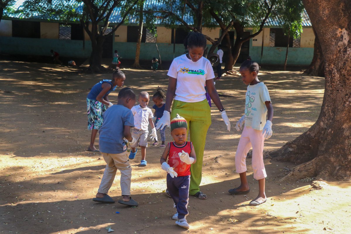 elimu_projects's tweet image. As part of the #ElimuFamiliaStawi program, learners explored the CBC theme of caring for the environment. Through interactive sessions, they learned about waste management, tree planting & everyday actions that make them champions of sustainability. #EFS #Lifelonglearning
