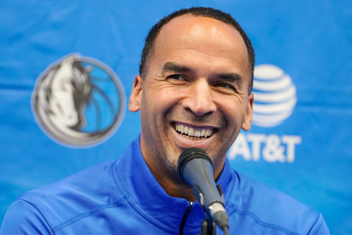 Pred začetkom nove sezone v ligi NBA čez lužo ne manjka vprašanj o tem, kako visoko bi lahko posegli košarkarji Dallas Mavericks. Pri oceni, kakšen je realen domet nekdanjih Dončićevih soigralcev, je največja neznanka Kyrie Irving, ki pa bi se lahko ...

siol.net/sportal/kosark…