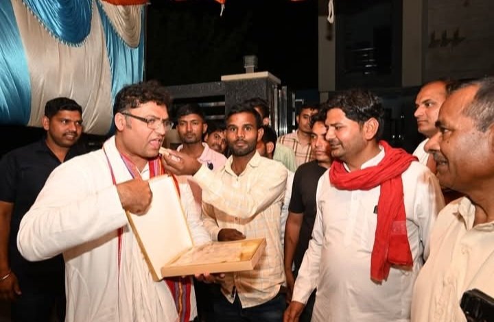 ManjeetMathur6's tweet image. BIG BREAKING
अखिल भारतीय कांग्रेस कमेटी ने डॉ अशोक तंवर को सौंपी बड़ी जिम्मेदारी।
पार्टी हाई कमान ने डॉ अशोक तंवर को राजस्थान में AICC ऑब्जर्बर की जिम्मेदारी सौंपी।
राजस्थान में जिलाध्यक्षों के चयन में बतौर पर्यवेक्षक की महत्वपूर्ण भूमिका निभाएंगे डॉ अशोक तंवर। @Tanwar_Indian
