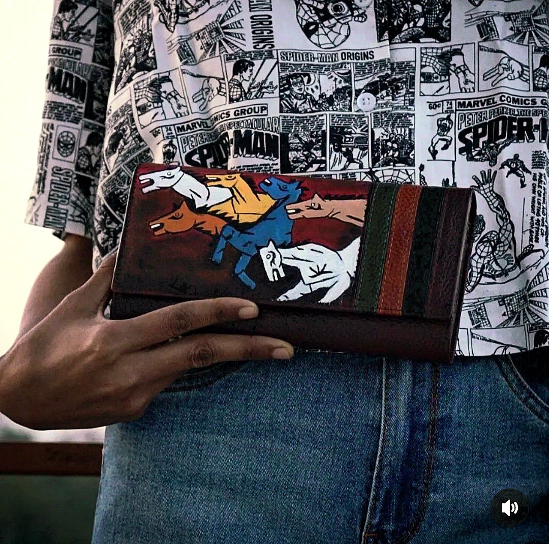 rootshands's tweet photo. A wallet that tells a story โ colorful horses gallop across fine leather craftsmanship.
A handpainted painting of M. F. Hussain 7 horses on clutch bag.
#rootshands #newarrival #handbaglover #startupindia https://t.co/SJJ3dA9P9z