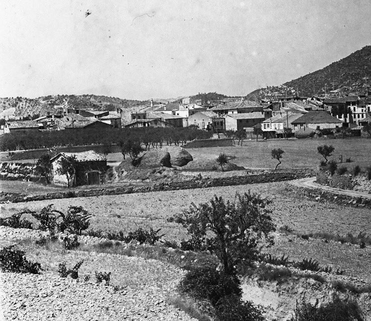 Vista de Torà des del Calvari. Any 1936.
#recordantora #memoriahistorica #memoriaoral #tora #arxiuapact