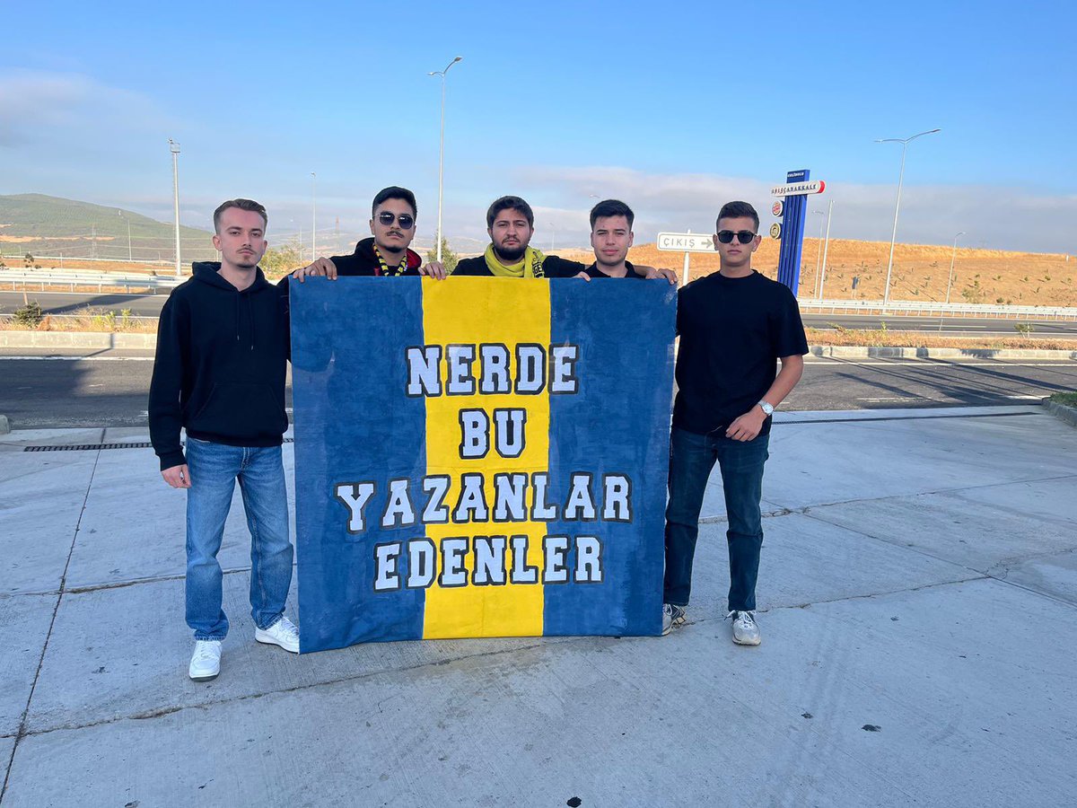Cezaların En Büyüğü Fenerbahçe Tribünü
Fenerbahçe’mizi Cumhurbaşkanlığı Kupa Finalinde yalnız bırakmamak için Sinan Erdem Yolundayız
#18MartUNIGFB
#UNIGFB
