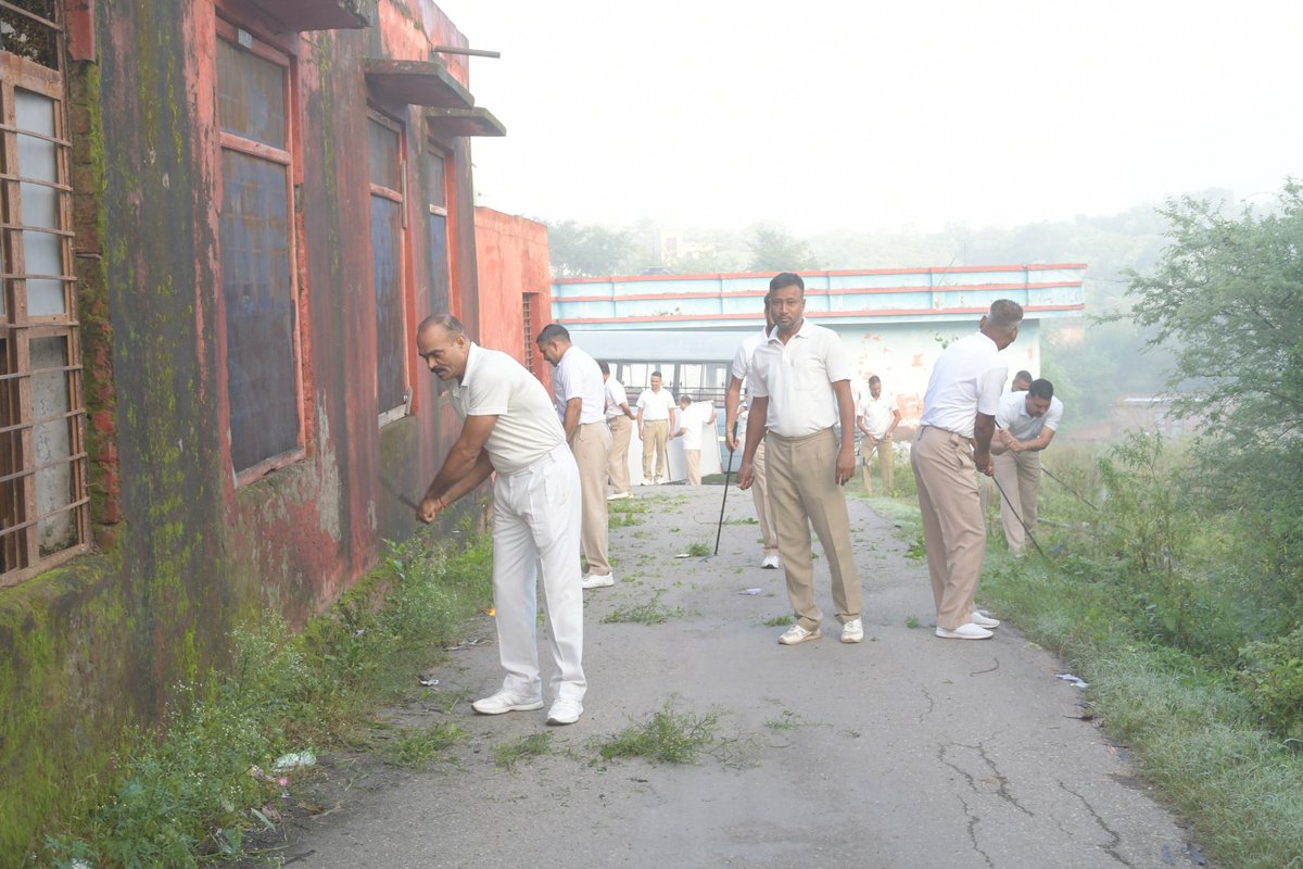 187_crpf's tweet photo. Special campaign 5.0 of 187 bn #specialcampaign5.0 https://t.co/Dr4ScE3nvy