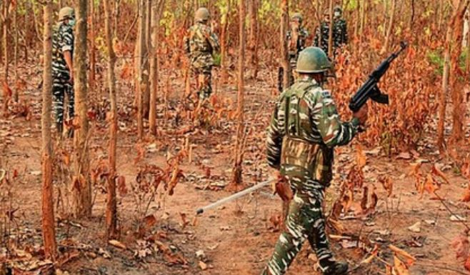OrissaPOSTLive's tweet photo. Three Maoists of banned outfit JJMP were killed in an encounter with police &amp; security forces in Kechki forests, Gumla district, Jharkhand.

#Jharkhand #Maoists #JJMP #Encounter #Gumla https://t.co/YOT4FeW8i7