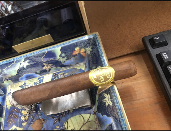 yuzocigar's tweet photo. 🍂Rocky Patel STS Toro

エッジシリーズを思わせる構成。混ぜた感じ？
複数のエッジをブレンドしたような、甘みとコクの調和が心地いい。派手さは控えめながら、親しみやすさのある味わい。

Feels a bit like the Edge series — almost as if you blended them all together.
Smooth balance of sweetness and richness, approachable and easy to enjoy.
Not flashy, but reliably satisfying.

👉 https://t.co/y89p6ujLCc
