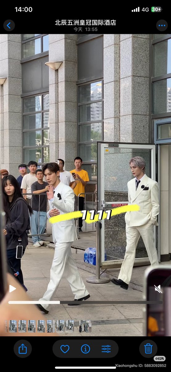 TenYang!!! White suits today for Weibo Music Awards

Cr: 风轻轻