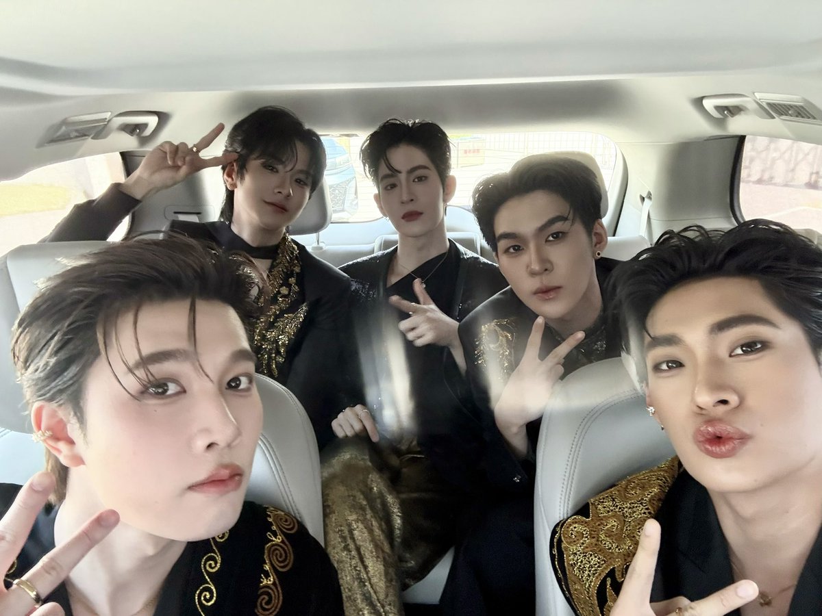 ขอกำลังใจหน่อยครับบ

WMA x DMD
#WMA微博音乐盛典
#WMA微博音乐盛典xDMD
#WMA微博音乐盛典xDEXXth