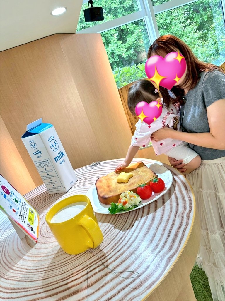 伊藤忠のキッズパーク行ってきた🌈❣️
子供の視点カフェ、息子いつもこんな重いランドセルと荷物で登下校してたんだね😭
2歳視点のパンとコップ大きいし重いね👀こぼしたら怒ってごめんー🥹🥹🥹