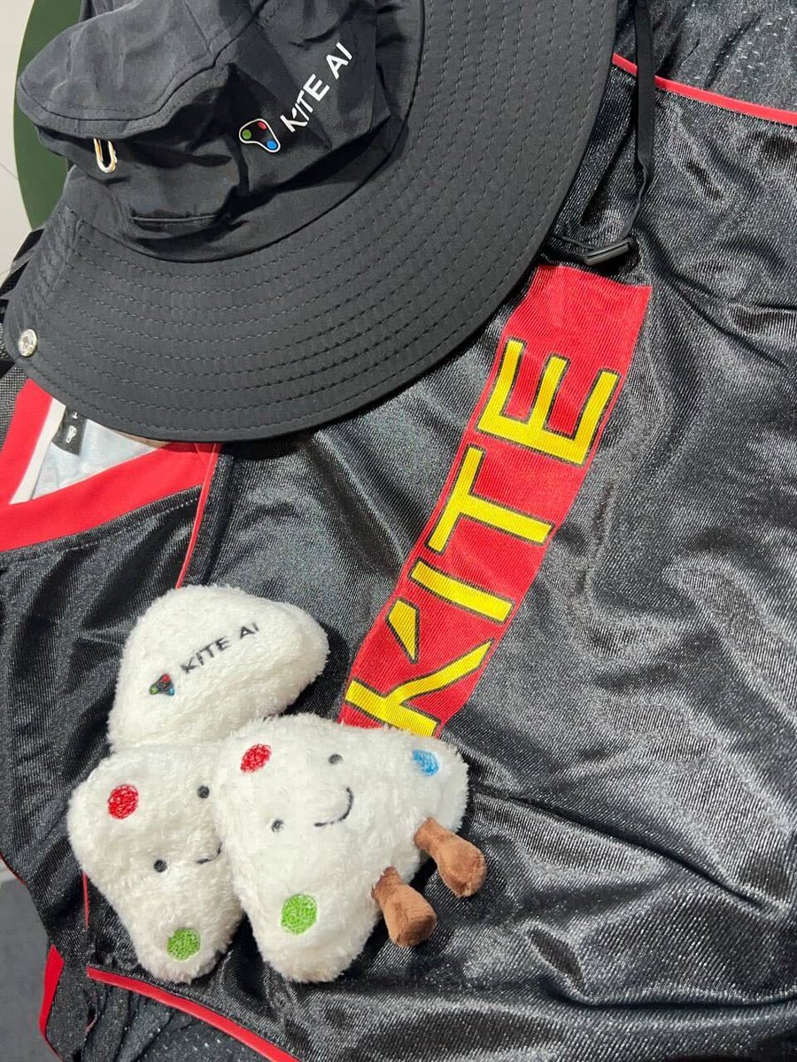 Kite_Frens_Eco's tweet image. GM - it's Poki from Korea Blockchain Week! 🇰🇷

The halls are packed, the energy’s high, and the conversations are next-level.

If you see me running around with hats, our personalised Labubus or just looking a little too excited - come say hi and I’ll hook you up with some merch.…