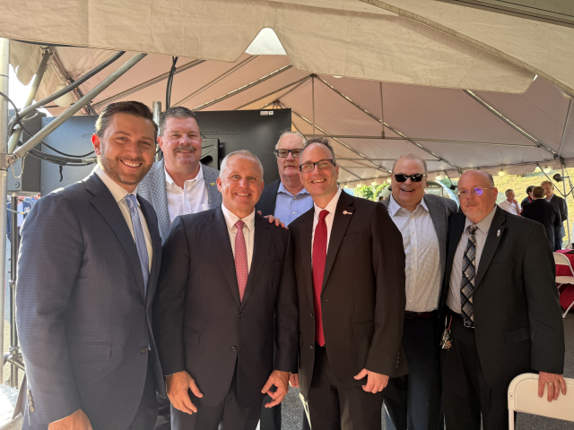 Clauskjakobsen's tweet image. Proud of colleagues here at UL Solutions who honored heroes at the 2025 @FDNYFoundation Dinner at the @FDNY Fire Training Academy. The event raises funds for the New York City Fire Department’s training program and fire and safety outreach programs. #weareULSolutions