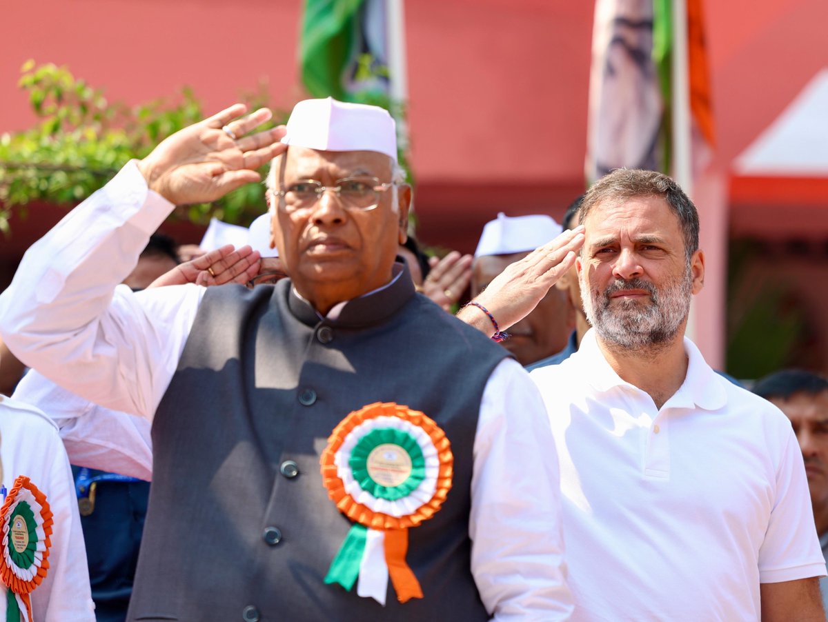 VamsiChandReddy's tweet image. Jai Hind 🇮🇳
Jai Congress ✋

#CWC #cwcmeeting