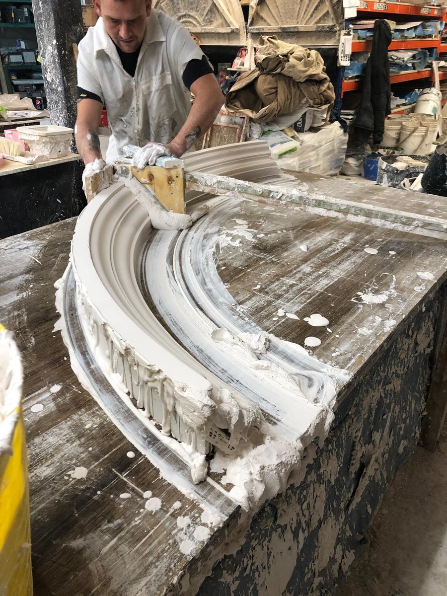 CSJbespoke's tweet image. Running up a curved cornice reverse mould!
#bespokeplastermouldings #homeimprovements #home #cornice #fibrousplaster #love #art #satisfying #fun #restoration #craftsmen #skill #decoration