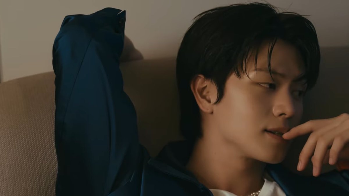 yookrimiese's tweet photo. this loooook yook sungjae, i'm on my knees  🧎🏻‍♀️🧎🏻‍♀️ https://t.co/9Bwxru6WlR