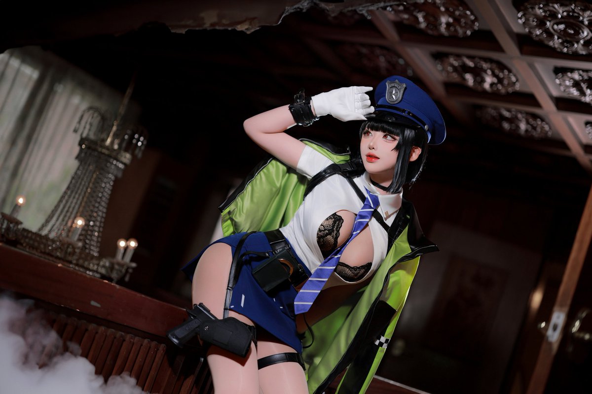 ✨ D : 킬러 와이프 (D: Killer Wife)

가장 빠른 신분 전환은 제복을 갈아입는 순간.
D의 신규 코스튬, 시크릿 폴리스 콘셉트 촬영을 특별히 소개합니다 💙

#NIKKEBIO #니케바이오하자드 #니케 #NIKKE #승리의여신니케 #니케NEO바이러스 #D #D킬러와이프

승리의 여신: 니케 다운로드 :