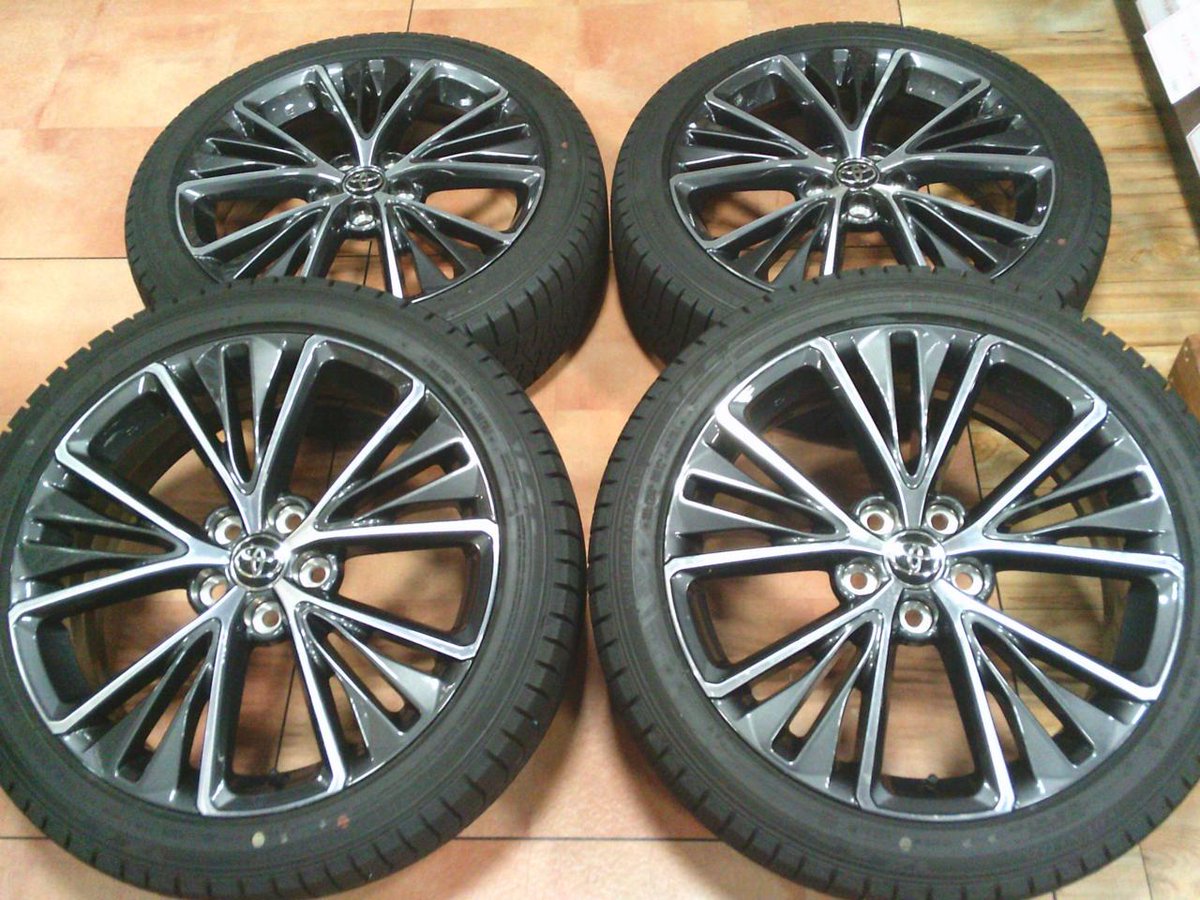 ✨新着情報✨

2024年製造 DUNLOP WINTERMAXX WM03
　　　　　　　 + トヨタ 60プリウス純正ホイール

19インチスタッドレスタイヤホイールセットが
驚きの価格で展示中です🤩
新型プリウスオーナー様必見です！！！

スタッドレスタイヤの買取強化中！
是非当店へお持ちください‼‼‼