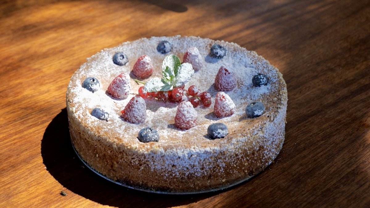 MiquelCalent's tweet image. Avui a #FrediCalentIB3 encetam nova temporada!!!
Pa de patata amb còctel de peix, magret d&apos;ànnera amb paella de quinoa, arròs de marisc peruà, lasanya en dues versions, tumbet de peix, tortada d’ametla i fruites vermelles…🍎🥯🍳🍔🐟🥩🍲🧁🍪👨‍🍳🎊🎉