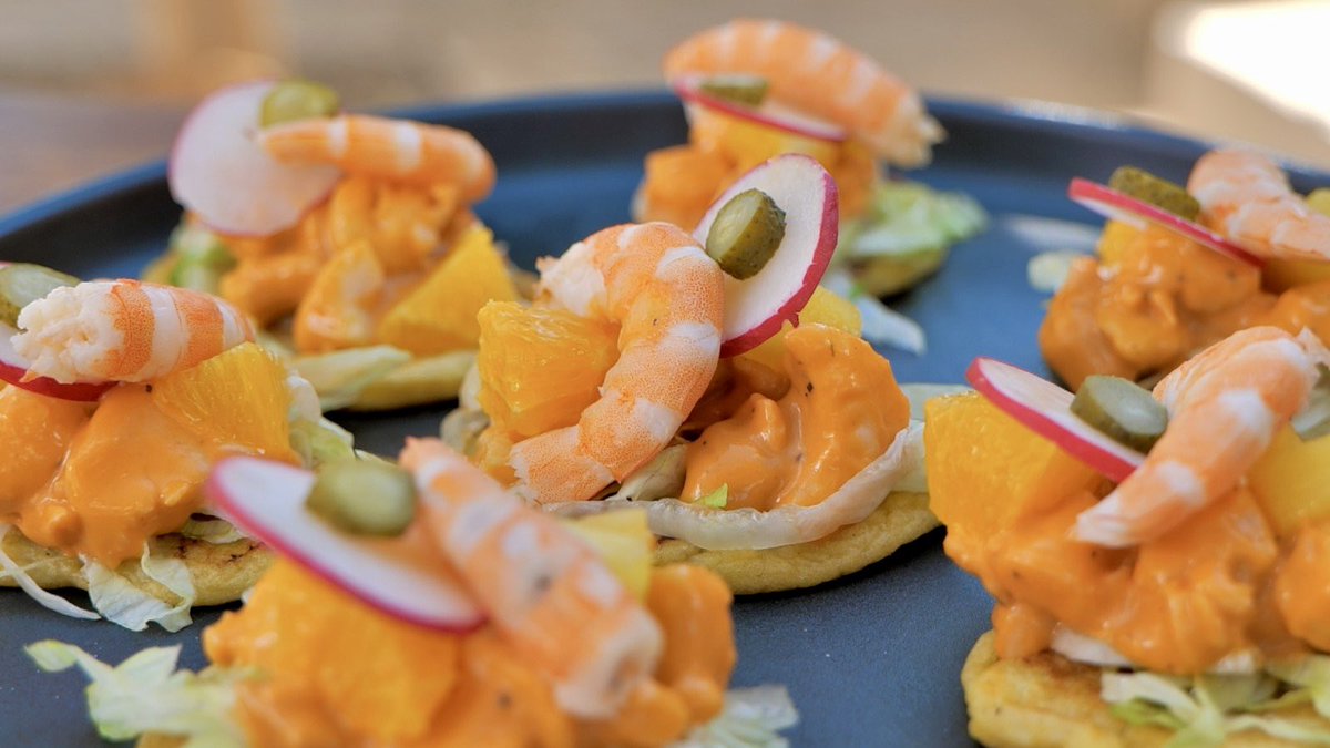 MiquelCalent's tweet image. Avui a #FrediCalentIB3 encetam nova temporada!!!
Pa de patata amb còctel de peix, magret d&apos;ànnera amb paella de quinoa, arròs de marisc peruà, lasanya en dues versions, tumbet de peix, tortada d’ametla i fruites vermelles…🍎🥯🍳🍔🐟🥩🍲🧁🍪👨‍🍳🎊🎉