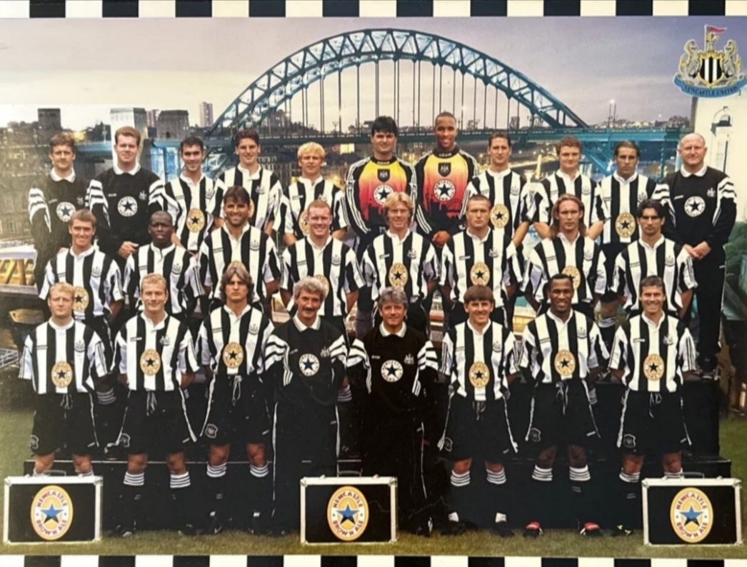 Newcastle United, 1996-97.

✔️ That iconic Adidas kit
✔️ Shearer's first and Keegan's last
✔️ The Tyne Bridge backdrop
✔️ The incredible Entertainers squad

The mid 90s was an exciting time to be a Toon fan 🖤🤍 #NUFC