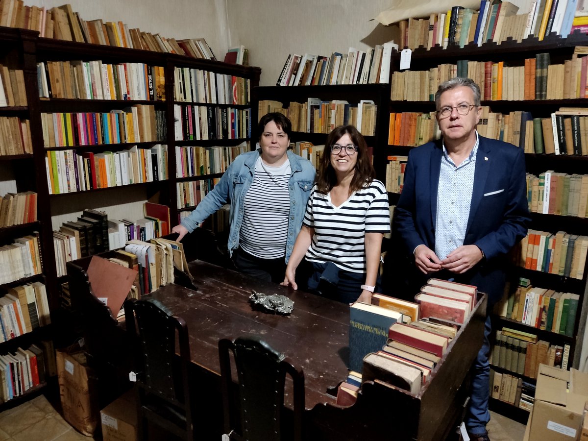 ✅ L'alcaldessa de #Tàrrega, <a href="/apijuanv/">Alba Pijuan Vallverdú</a>, exposa el projecte de la futura Casa Museu Pedrolo al president de la <a href="/DiputacioLleida/">Diputació de Lleida</a>, Joan Talarn

🤝 Continuen les reunions de treball entre l’Ajuntament i altres administracions per obtenir suports que ajudin a fer visitable l’edifici