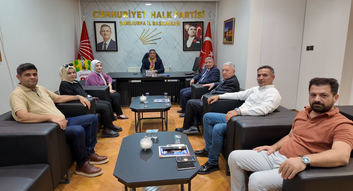 Karakeçililer derneği Genel başkanı Halil karakeçili beraberindeki heyetle il başkanlığımızı ziyaret edip, 4-5 Ekim tarihlerinde Şanlıurfa'da gerçekleşecek olan " Karakeçili Yörük Türkmen şenliği" ne bizleri davet ettiler.
Ziyaretlerinden ötürü kendilerine teşekkür ediyorum.