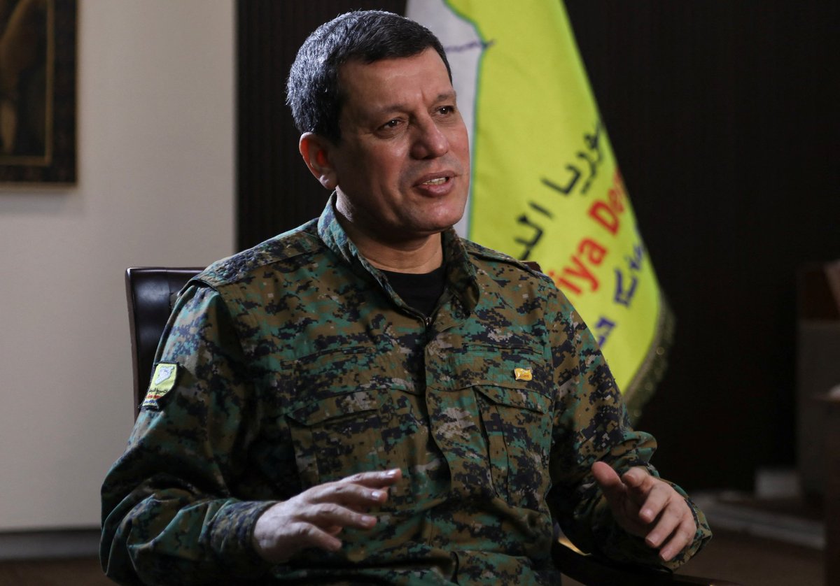 "Ben Rojava direnişini, tesbih koleksiyonunu ve passatını satarak mevcut rejime karşı duran Sayın Profesör Doktor Ümit Özdağ'ın direnişine benzetiyorum."

-Ferhat Abdi Şahin