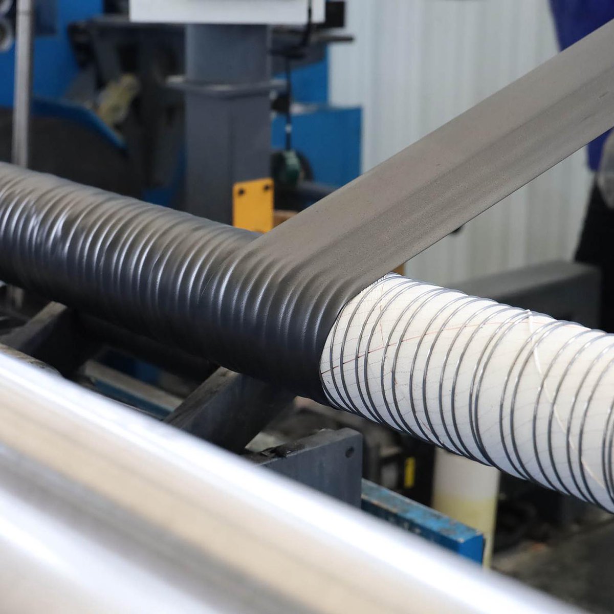 HYRUBBERS's tweet image. Looking for rubber hoses designed to fit your unique needs?

#HYRUBBERS #CustomHoses #RubberSolutions #HeavyDuty #IndustrialHoses #EngineeringExcellence #PressureHoses #RubberProducts #Durability #PrecisionEngineering #MachineParts