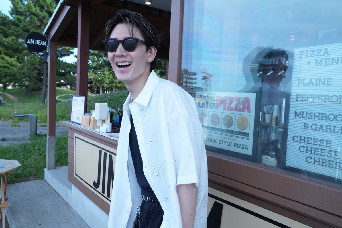ONE_HOMEY's tweet photo. このご時世「勝ち負け」をつけることがワンチャン「悪」になるかもだけど。
これだけは言っておく。
笑ったもん勝ち。
楽しんだもん勝ち。
言ったもん勝ち。
まぁでもそんな事忘れるくらいマリンウォークが気持ち良かった件。
Eyewear #AHLEM
Earrings #mariha
Pants #royrogers
BELT #jieda
Shirts #SOFTHYPHEN
Tops #unitedarrows
Ring #HOORSENBUHS
Necklace #paulsmith
Bracelet : #LouisVuitton
Watch #gucci
Shoes #keen
#homey #snap #yokohama #横顔に定評がある #rapper #fasion #followme #スイス堂 #ootd
#横浜マリンウォーク #散歩
📸 by @kairi__1103