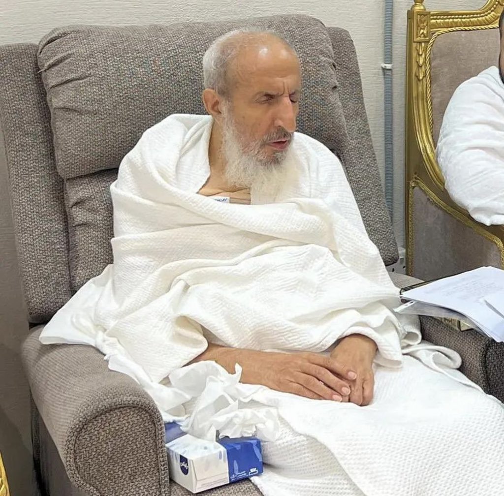 عظيم الوفاء العجيب في شيخنا الرباني 
#سماحة_الشيخ_عبدالعزيز_آل_الشيخ 
مع أئمة العلم حيث حج عنهم ممن لم يحج 
وانظر السبب في حجه عنهم لاستفادته علمهم
ونصرتهم للإسلام وأهله وهو ما سمعته منه ونقل
قال شيخنا جزاه الفردوس 
عندما سأل عن سبب حجهم عن هؤلاء العلماء :
ابن رجب ، والنووي ،