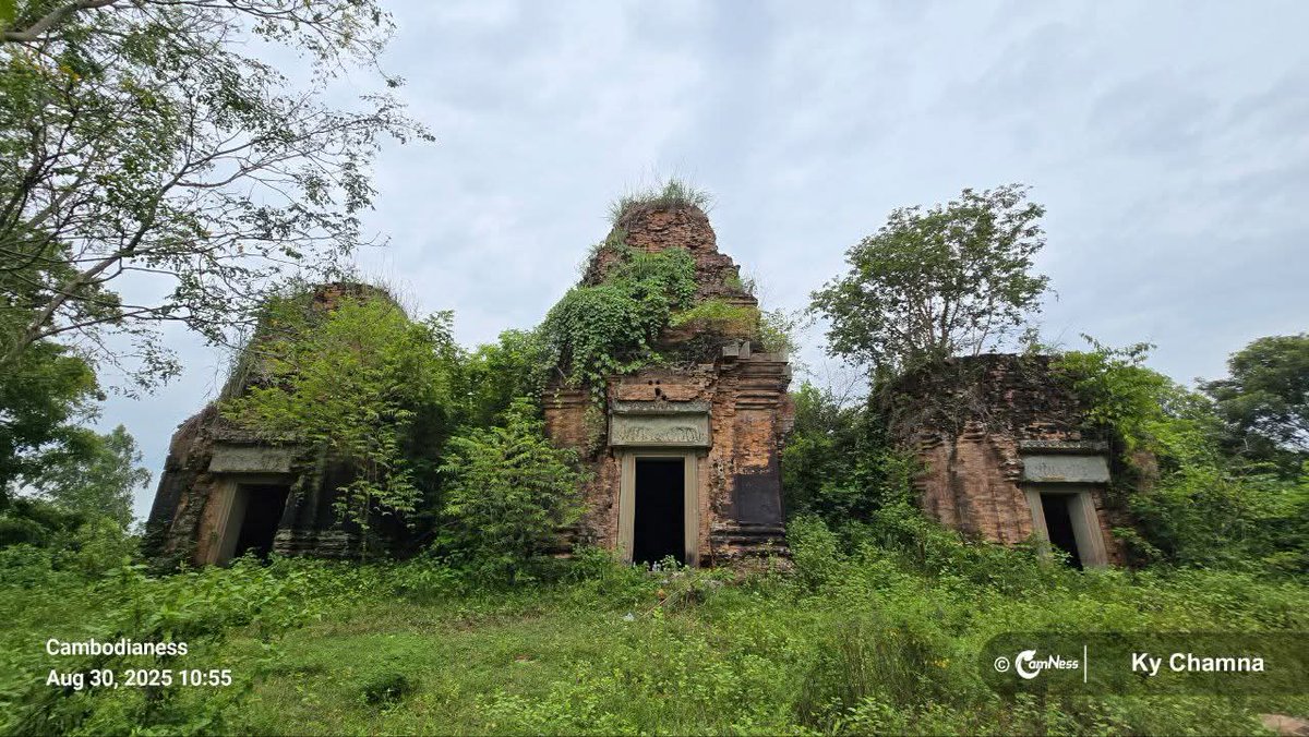 TTNEnglish's tweet image. Preah Phnom: A Hidden Treasure in a Quiet Farming Village

SIEM REAP — For travelers eager to venture beyond the well-trodden paths of Angkor, Preah Phnom offers a rare glimpse into Cambodia’s ancient past.

Nestled far from the bustle of National Road 6, this quiet temple feels